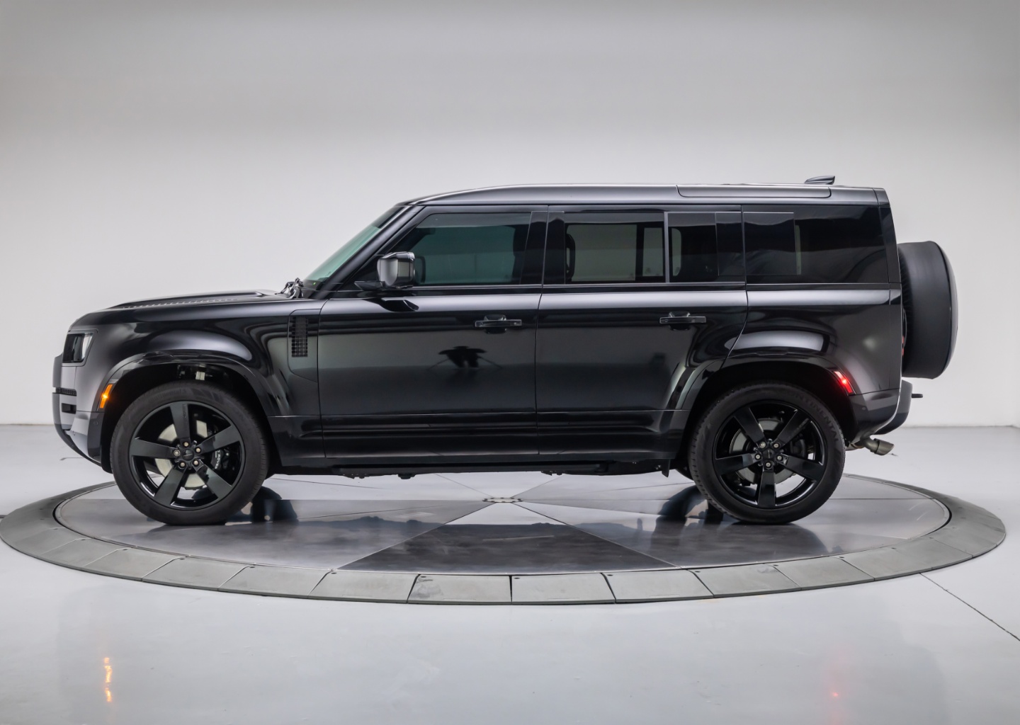 land rover defender 2026 SALEWEEE1T2499608 image land rover defender 2026 SALEWEEE1T2499608 image